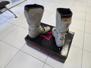 Botas Alpinestars Tech 7 Enduro Drystar Blancas.