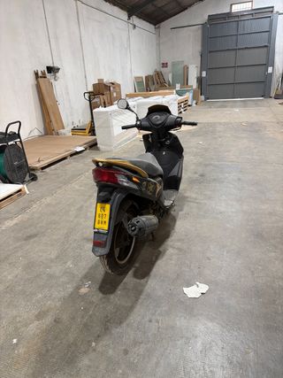 Ciclomotor negro y dorado 49cc