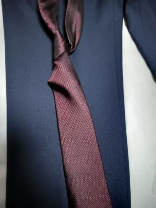 Traje de ceremonia azul marino y corbata
