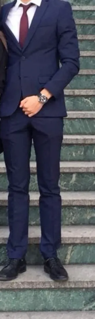 Traje de ceremonia azul marino y corbata