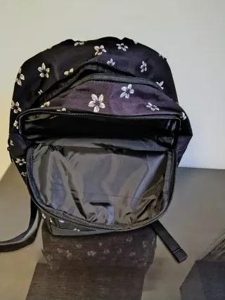 Mochila Roxy Negra con Flores Blancas