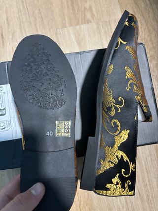 Scarpe eleganti da uomo nere e dorate