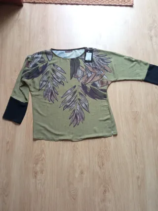 Blusa estampada CHEVIO verde y negra Talla XL