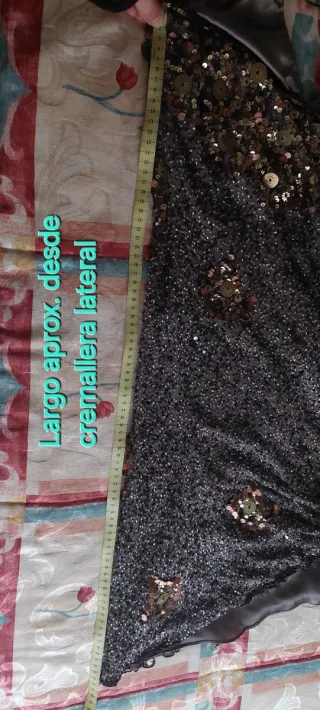 Vestido de fiesta dorado y gris