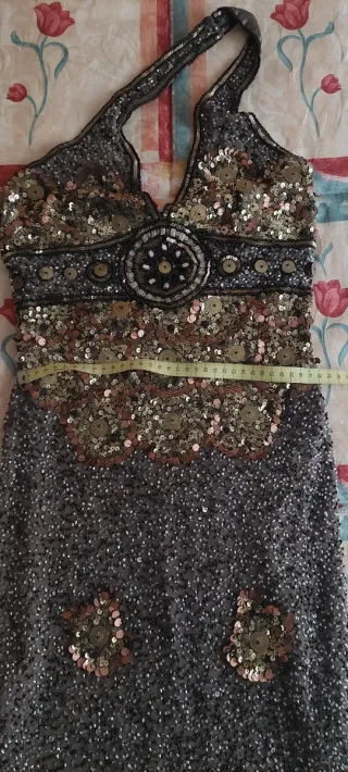 Vestido de fiesta dorado y gris