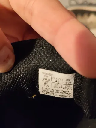 Zapatillas deportivas Asics grises y negras