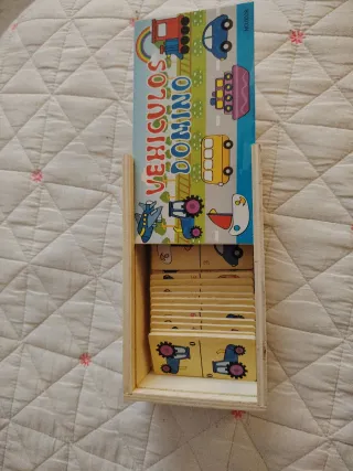 Dominó de vehículos de madera