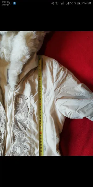 Abrigo de señora con capucha y pelo