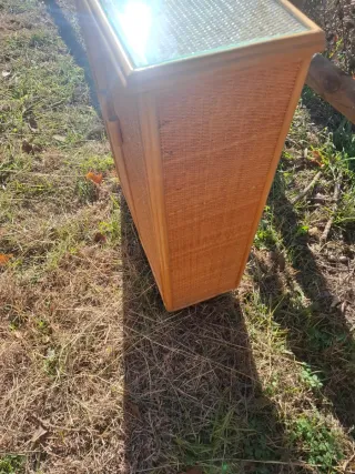 Mobile scarpiera in vimini e vetro