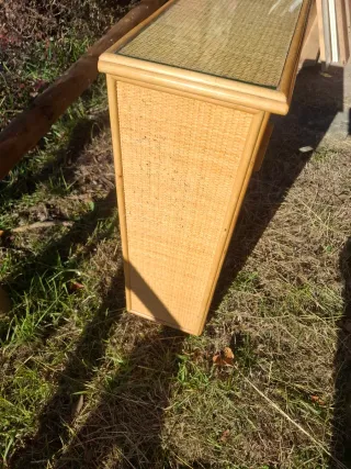 Mobile scarpiera in vimini e vetro