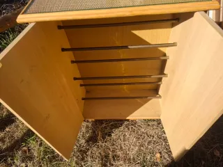 Mobile scarpiera in vimini e vetro