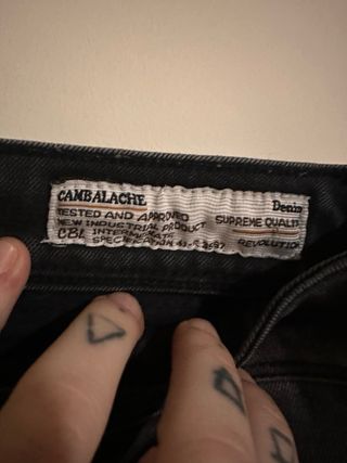 Pantalón de hombre negro gris