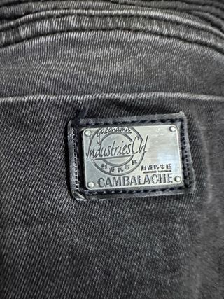 Pantalón de hombre negro gris