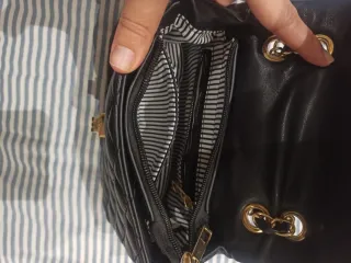 Bolso piel negro acolchado