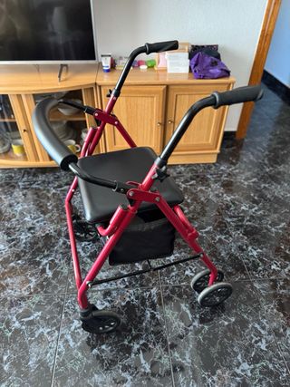 andador persona mayor nueva con asiento