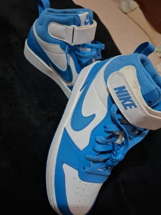 Zapatillas Nike Blancas y Azules