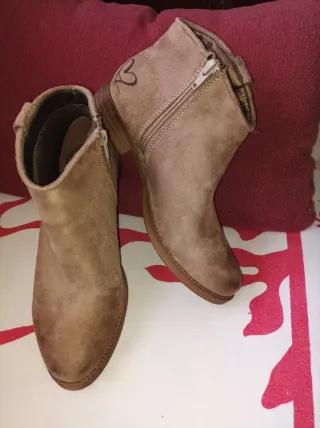 Stivaletti donna marroni con borchie