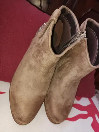 Stivaletti donna marroni con borchie