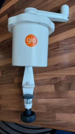 Utensile per passatelli in plastica