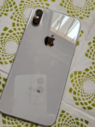 iPhone X Plata con Funda Azul