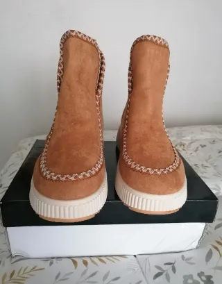 Botines estilo australiano camel