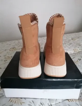 Botines estilo australiano camel
