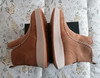 Botines estilo australiano camel