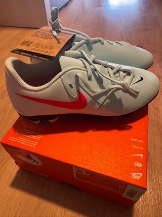 BOTAS Fútbol Nike Niño Talla 33 y 35 A ESTRENAR !!