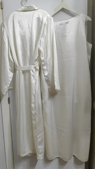 Elegante camisón y bata con bordados. Vintage.