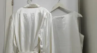 Elegante camisón y bata con bordados. Vintage.