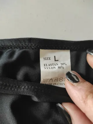 Bikini Negro con Detalles Dorados Talla L