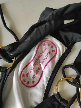 Bikini Negro con Detalles Dorados Talla L