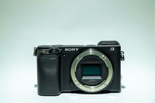 Sony A6400 Body + Cage + Batterie