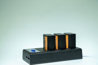 Sony A6400 Body + Cage + Batterie