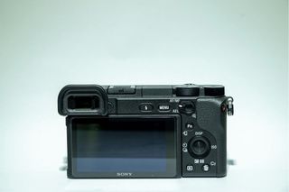 Sony A6400 Body + Cage + Batterie