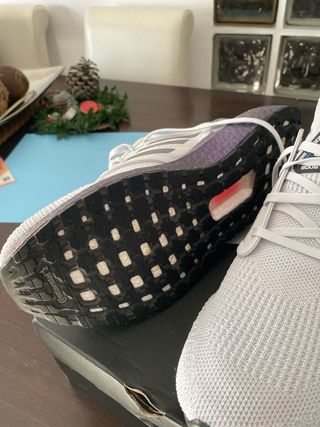 Adidas Ultraboost gris y morado