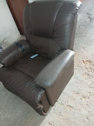 Sillón de masajes de piel marrón