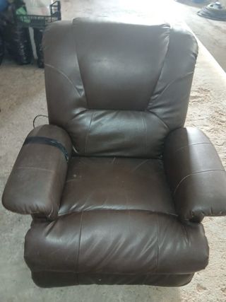 Sillón de masajes de piel marrón