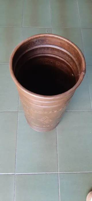 Portaombrelli antico in rame cesellato