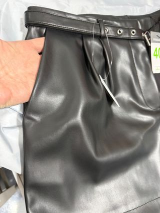 Pantalones cortos efecto piel Primark Talla 40