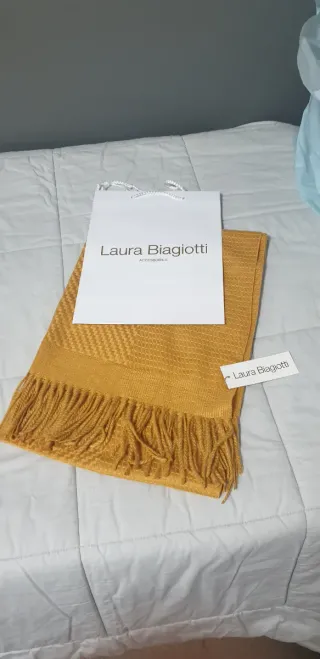 Laura Biagiotti Sciarpone senape