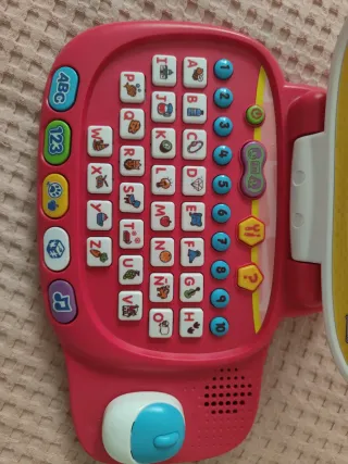 Ordenador VTech para niños de juguete.