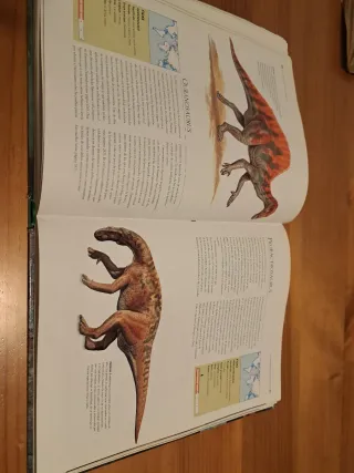El libro completo de los dinosaurios: 500 espec...