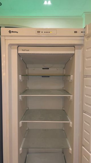 Congelador Vertical Balay No Frost