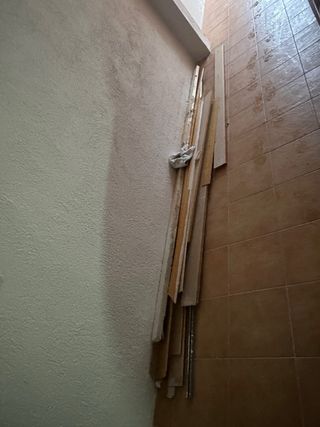 Puerta de madera con cristalera