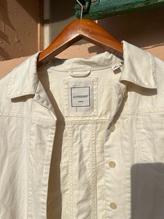 Camisa vaquera Superdry color crema. Talla EU 40