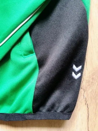 Chaqueta chándal Hummel verde y negra