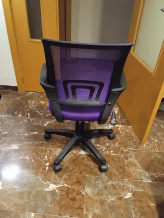 Silla de oficina ergonómica púrpura