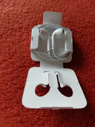 Nuove cuffie Apple iPhone Lightning