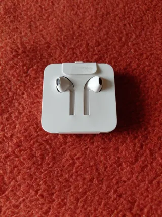 Nuove cuffie Apple iPhone Lightning